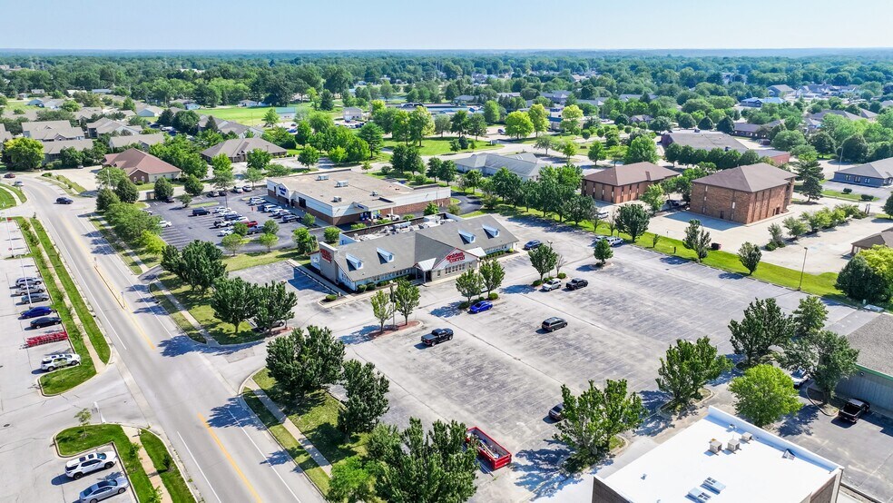 More Photos Of 79 Shenandoah Dr, Lafayette Restaurant For Sale