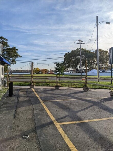 More Photos Of 6908 Buffalo Ave, Niagara Falls Hotel For Lease