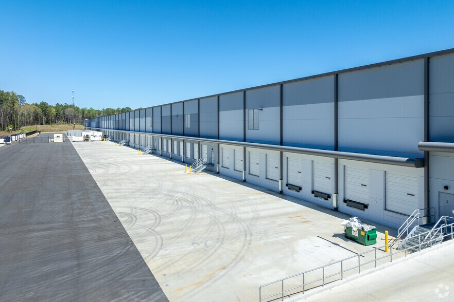 More Photos Of 4811 Flat Shoals Rd, Union City Distribution For Lease