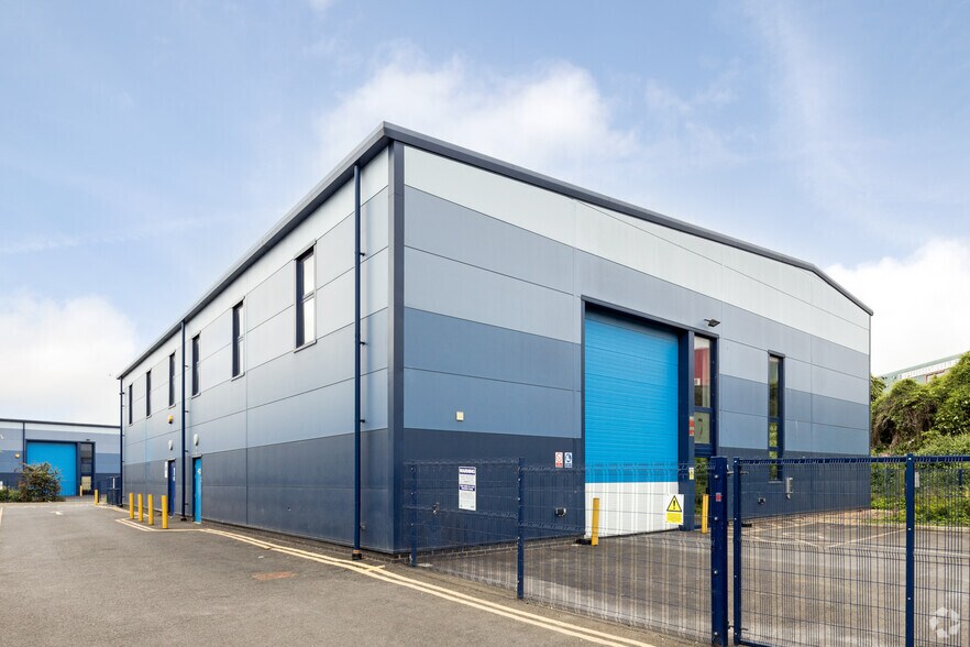 More Photos Of 13 Creek Way, Rainham Warehouse For Lease