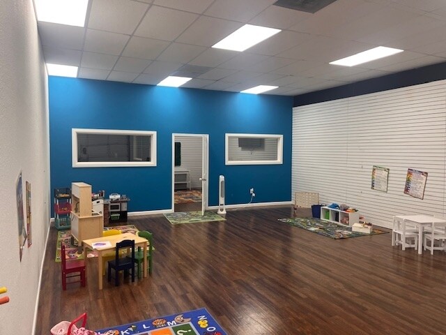 More Photos Of 760-780 N Beach St, Fort Worth Showroom For Lease