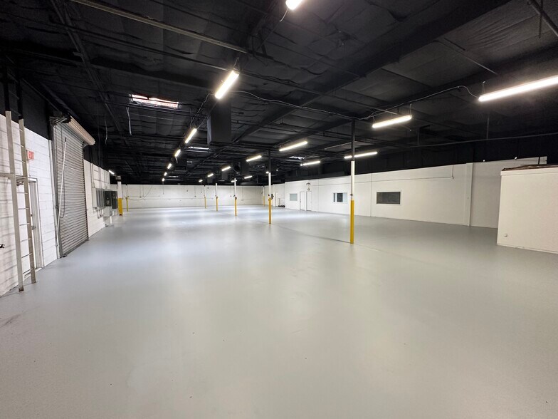 More Photos Of 21401 N 7th Ave, Phoenix Warehouse For Lease