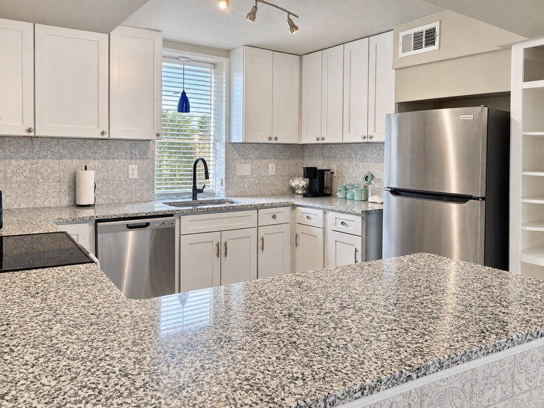 More Photos Of 112 US-290, Ledbetter Hospitality For Sale