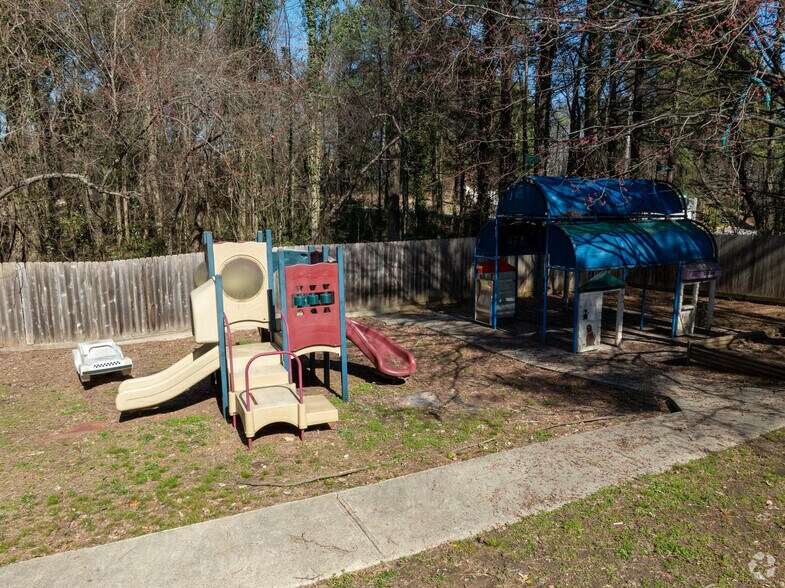 More Photos Of 9330 Nesbit Ferry Rd, Alpharetta Daycare Center For Lease