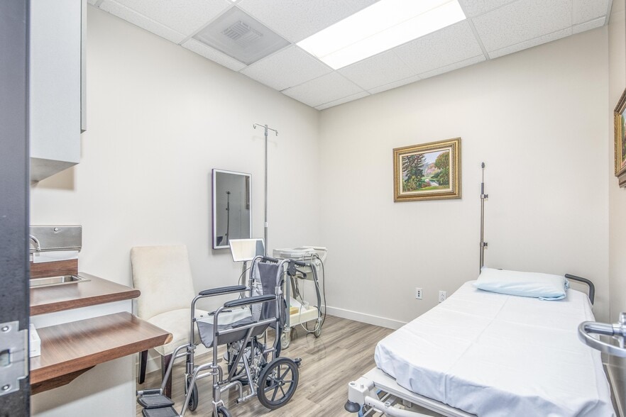 More Photos Of 113 Waterworks Way, Irvine Medical For Sale
