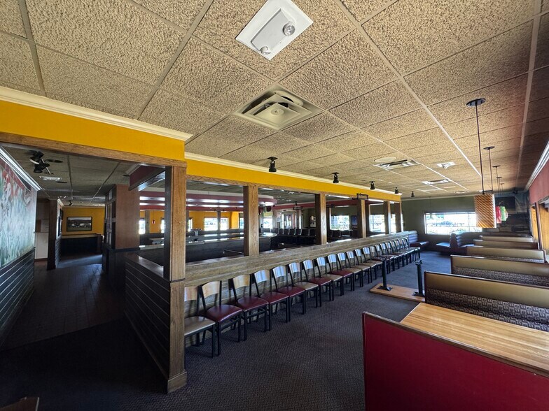 More Photos Of 3953 W Sunset Ave, Springdale Restaurant For Lease