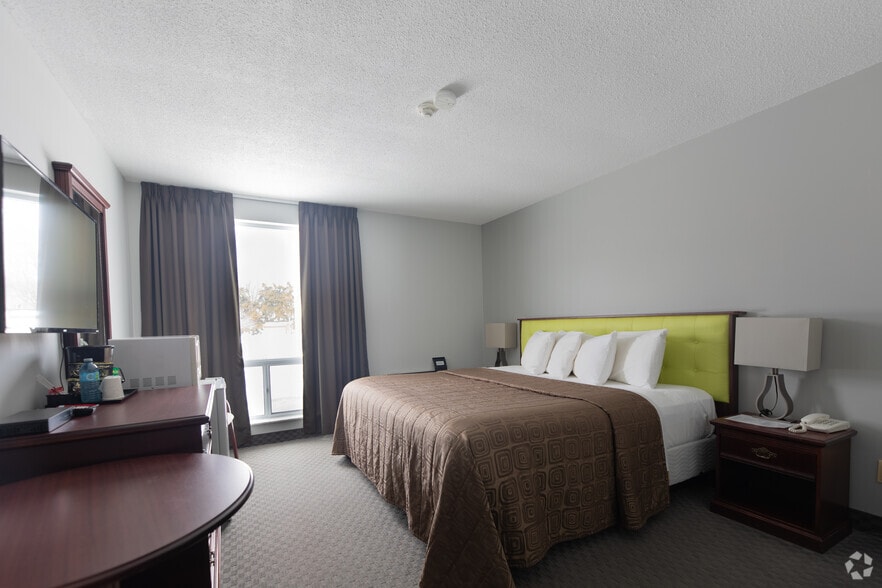 More Photos Of 112 King st, Palmerston Hotel For Sale