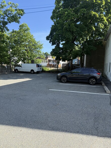 More Photos Of 15 Rockland Ter, Verona Office For Lease