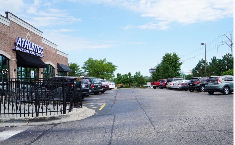 More Photos Of 280 N Randall Rd, Lake In The Hills Storefront For Sale
