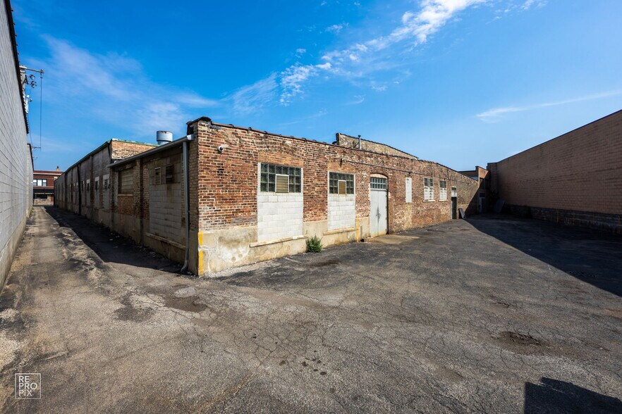 More Photos Of 2444 N Pulaski Rd, Chicago Warehouse For Sale