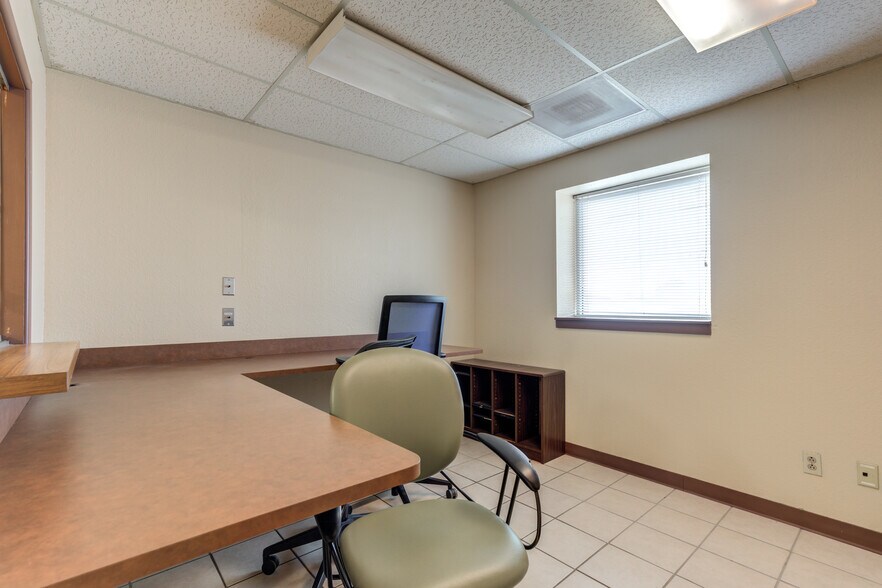 More Photos Of 3802-3806 Interstate 27, Lubbock Office For Sale