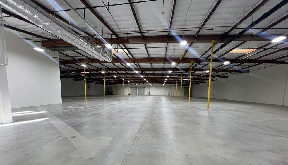 More Photos Of 1609-1611 E 15th St, Los Angeles Warehouse For Sale