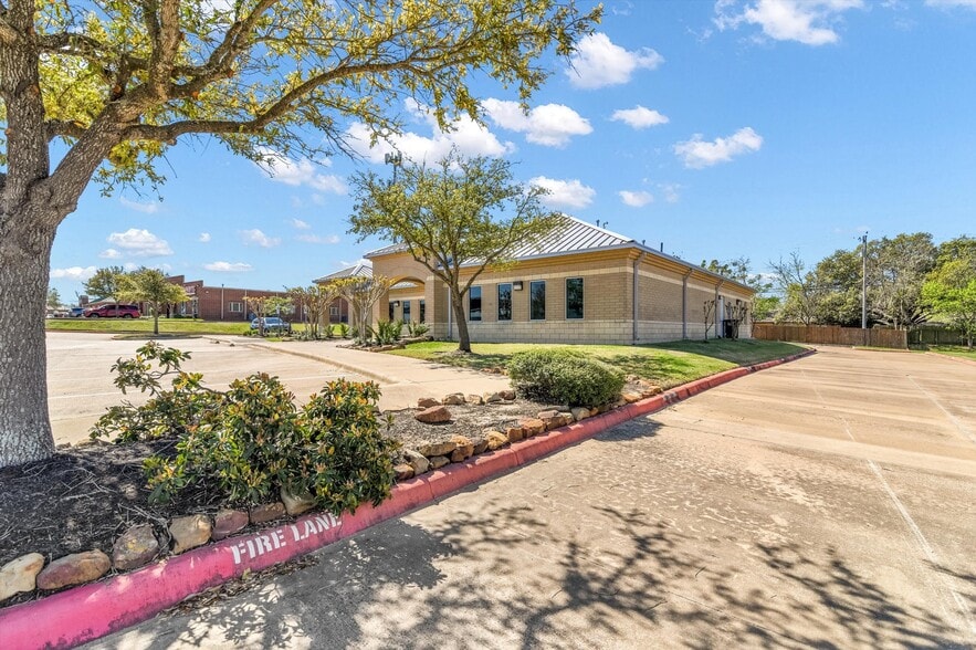 More Photos Of 3308 Longmire Dr, College Station Office For Lease