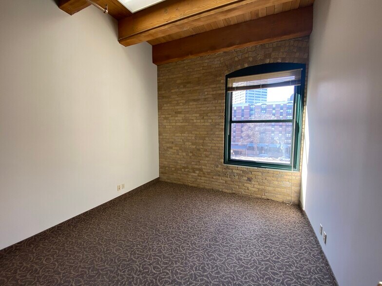 More Photos Of 413 Wacouta St, Saint Paul Office Residential For Lease