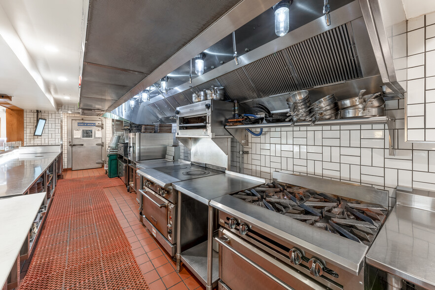 More Photos Of 3131 University Ave, San Diego Restaurant For Lease