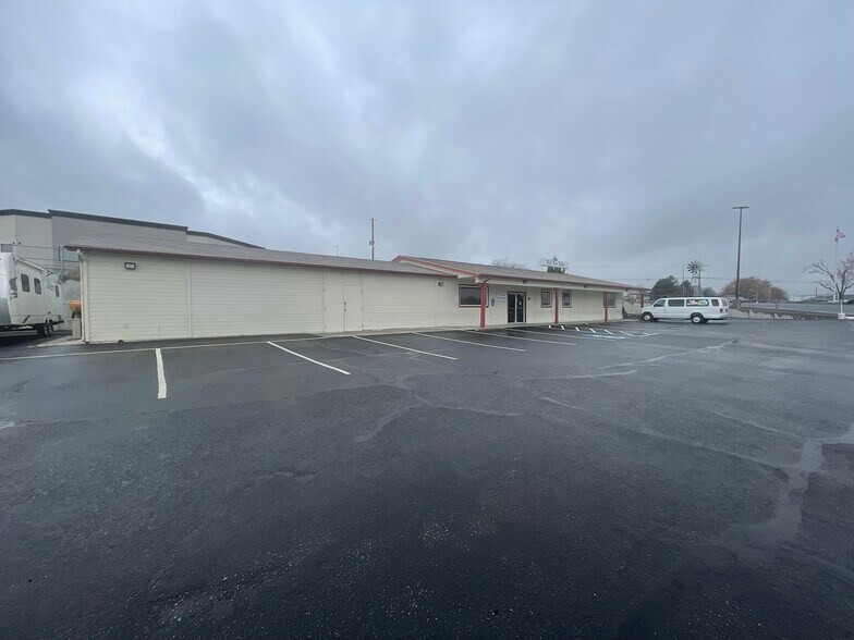 More Photos Of 3202 12th Avenue Rd, Nampa Light Distribution For Sale