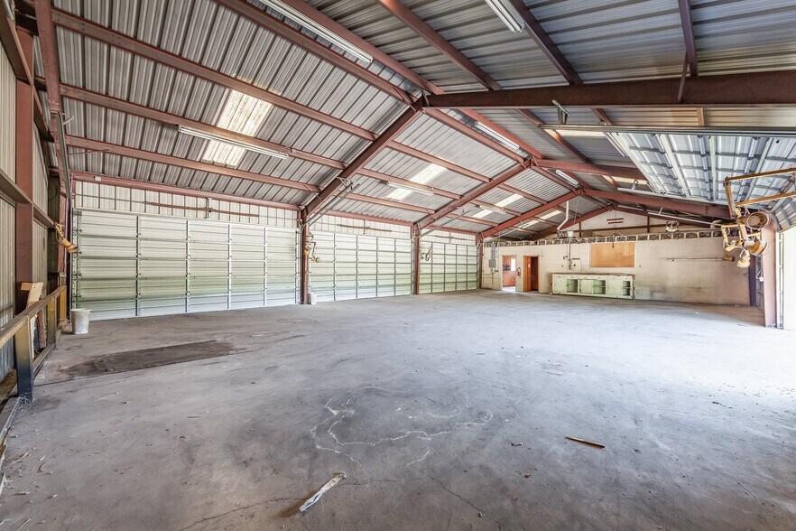 More Photos Of 823 Whitehall St, Jackson Warehouse For Sale