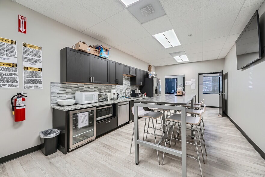 More Photos Of 7127 S Alton Way, Centennial Flex For Sale