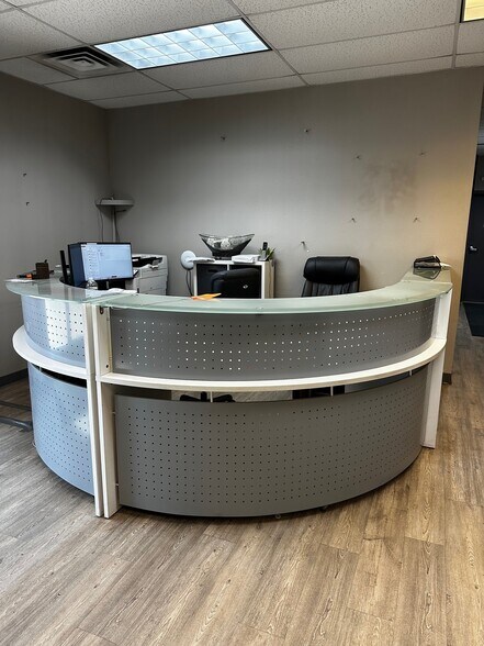 More Photos Of 14031 Bennett Loop, Williston Warehouse For Lease