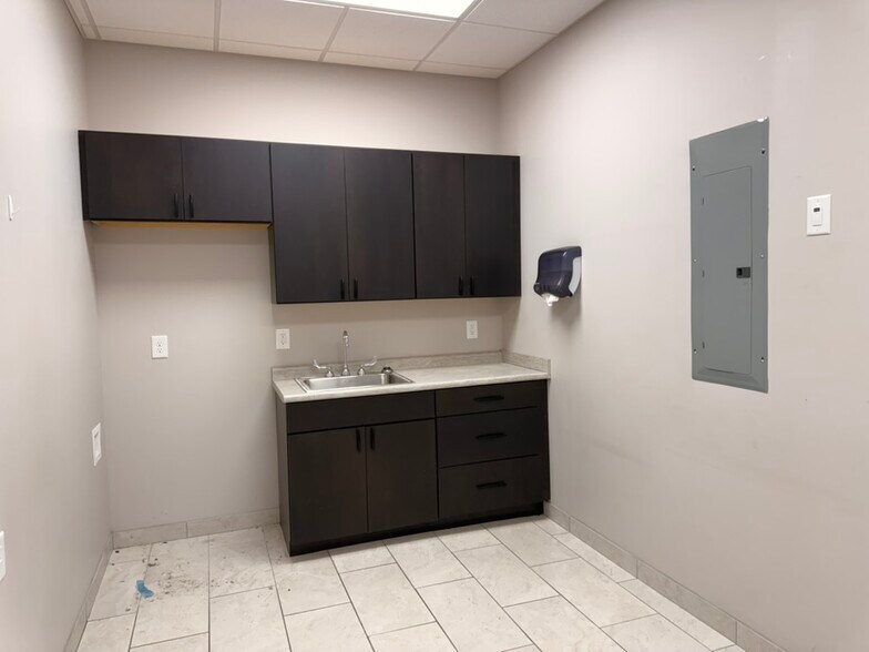 More Photos Of 141 Spruce Pine Way, King Healthcare For Lease
