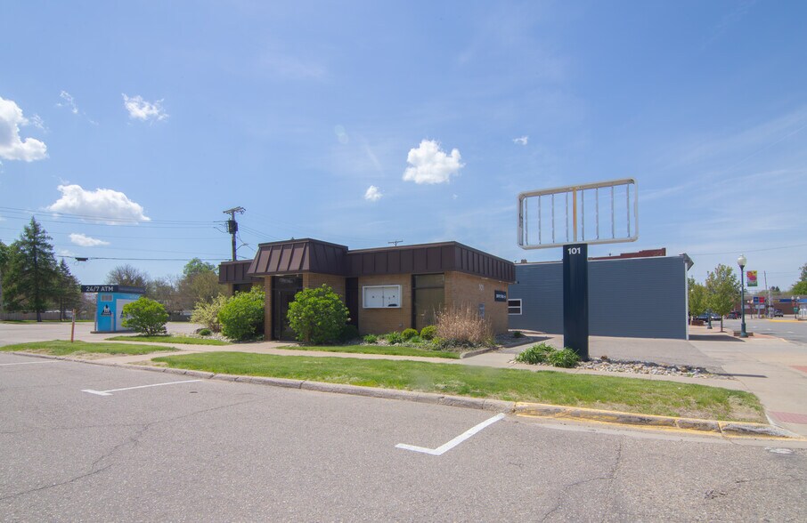Primary Photo Of 101 W Monroe St, Bangor Bank For Sale