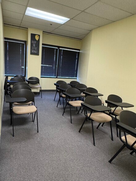 More Photos Of 1303 W Walnut Hill Ln, Irving Office For Lease