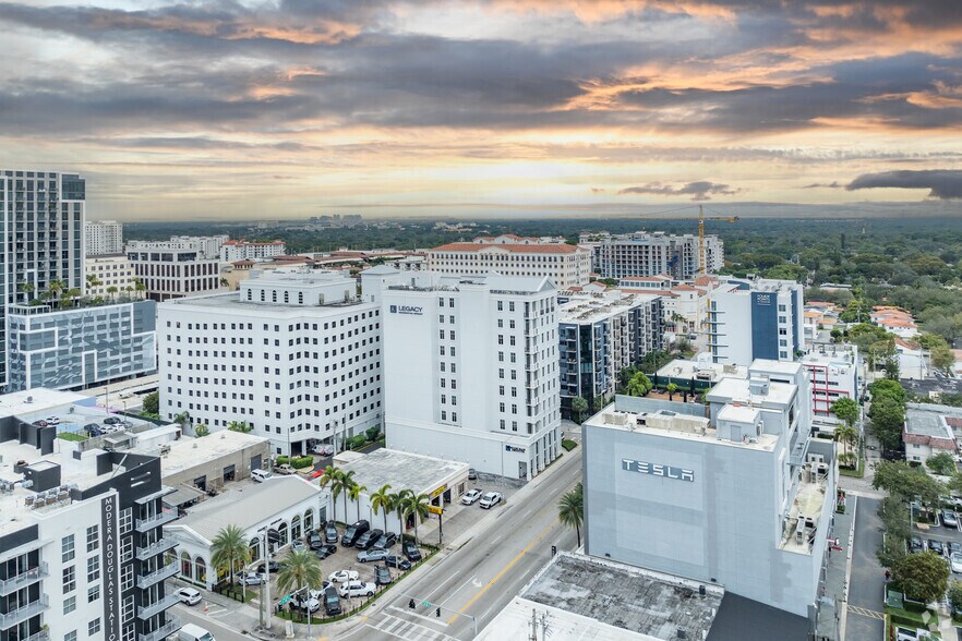 More Photos Of 3850 Bird Rd, Miami Office For Lease