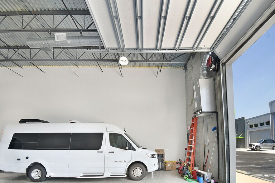 More Photos Of 861 NE Industrial Blvd, Jensen Beach Warehouse For Sale