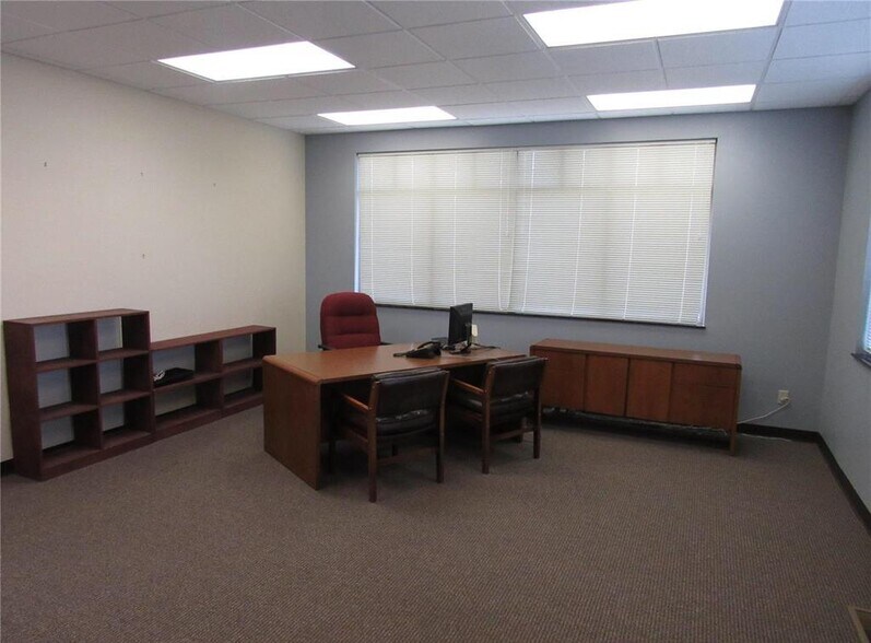 More Photos Of 1305 Dadrian Professional Park, Godfrey Office For Lease