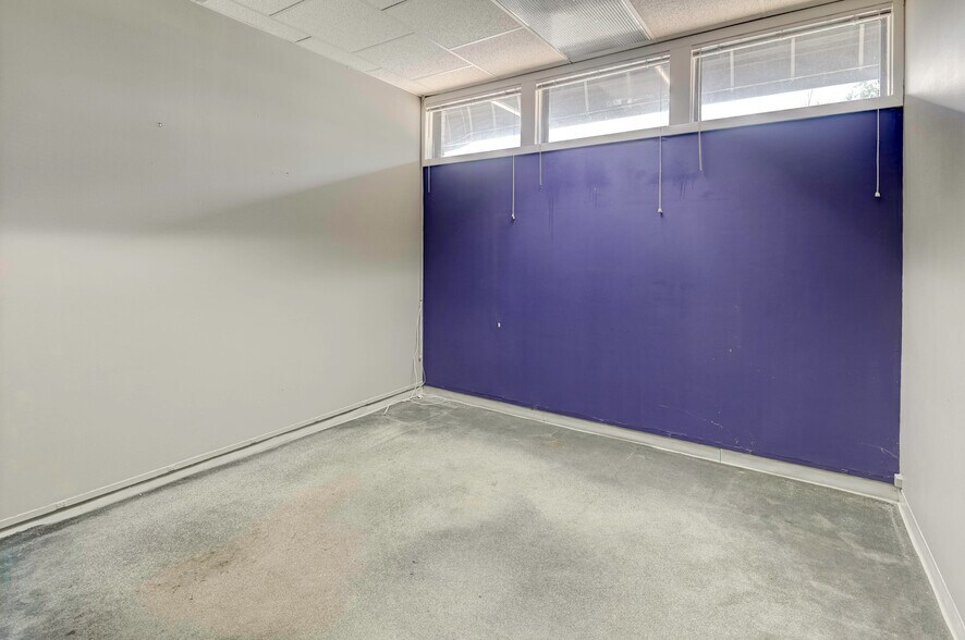 More Photos Of 4003 Pennsylvania Ave, Kansas City Office For Sale