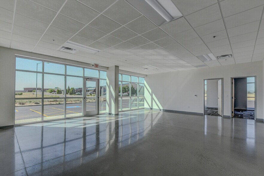 More Photos Of 2222 Cirrus Dr, Prescott Warehouse For Lease