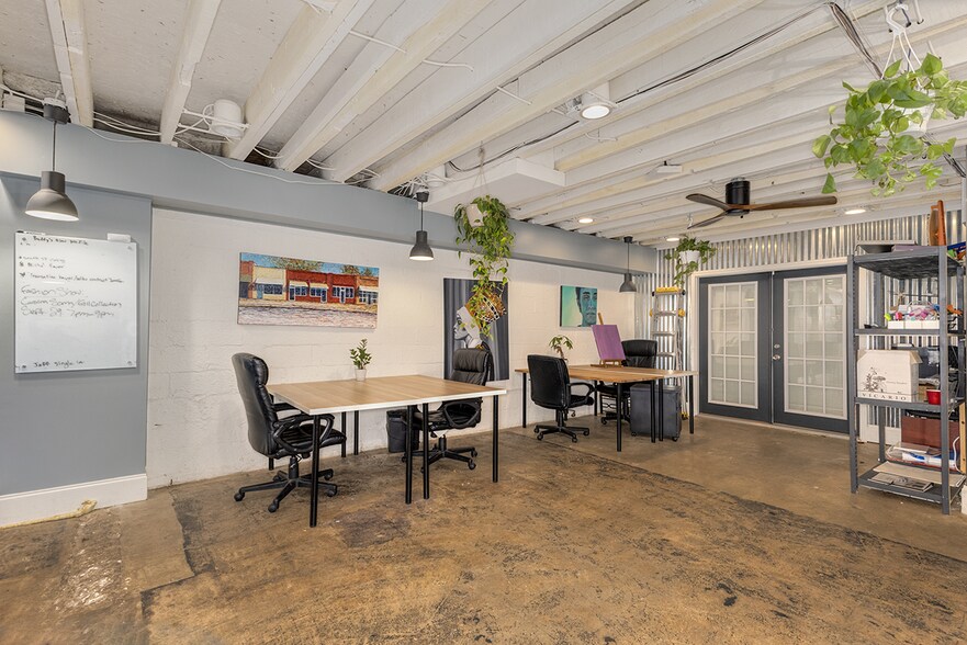 More Photos Of 582 Perry Ave, Greenville Storefront Retail Office For Lease