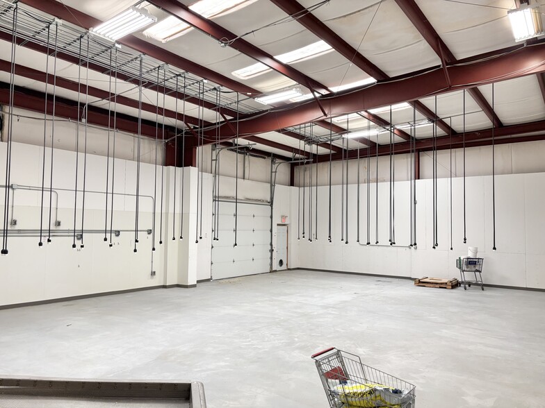 More Photos Of 3303 Airline Blvd, Portsmouth Light Distribution For Lease