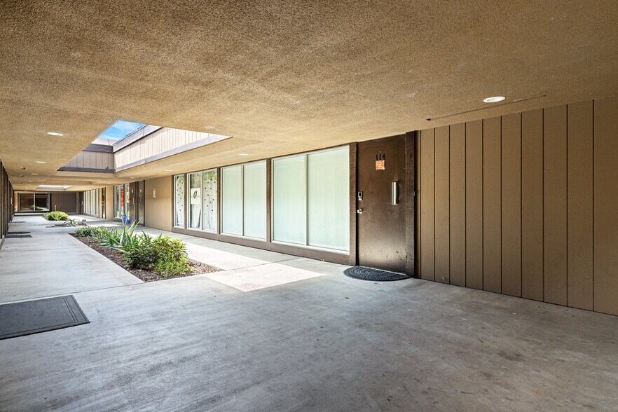 More Photos Of 1629 Pollasky Ave, Clovis Office For Sale