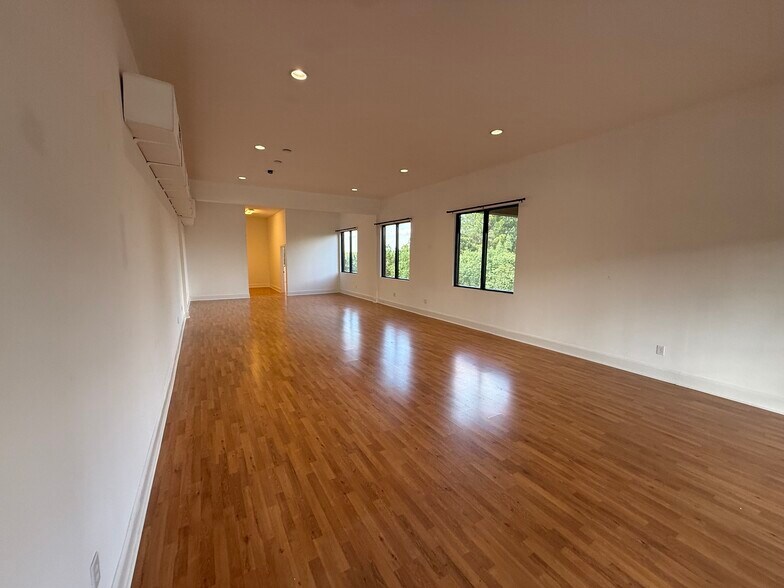 More Photos Of 2436 E University Dr, Auburn Storefront Retail Office For Lease