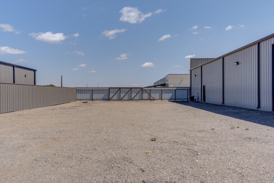 More Photos Of 11418 CR 2220, Lubbock Warehouse For Sale