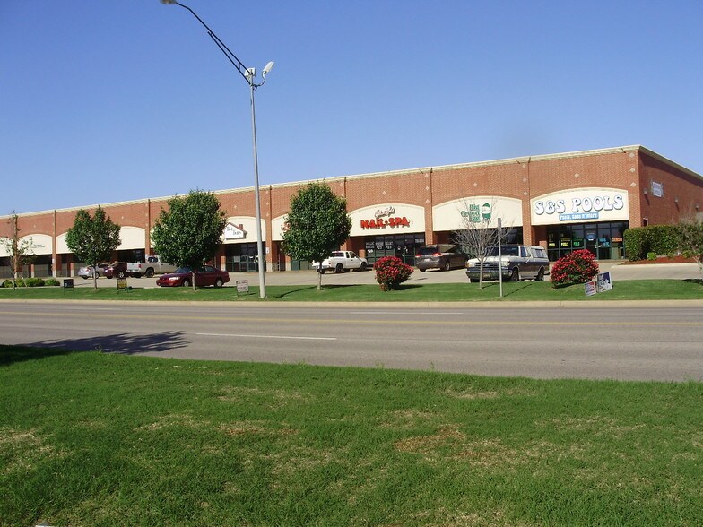 More Photos Of 1700-1704 S Broadway St, Moore General Retail For Lease