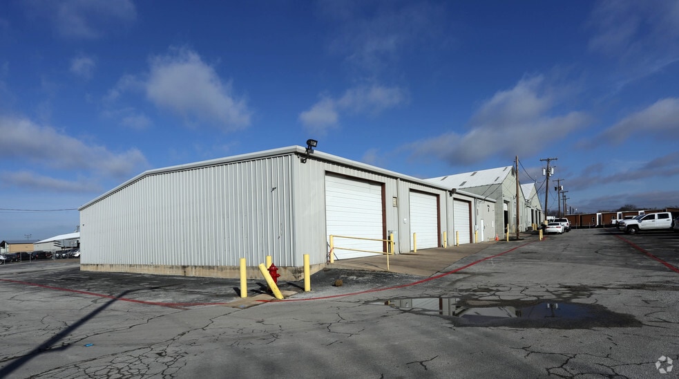 More Photos Of 2801 E Main St, Grand Prairie Manufacturing For Lease
