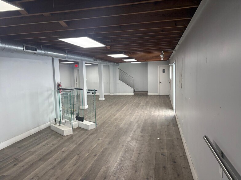More Photos Of 2955 NW 75th St, Miami Warehouse For Sale