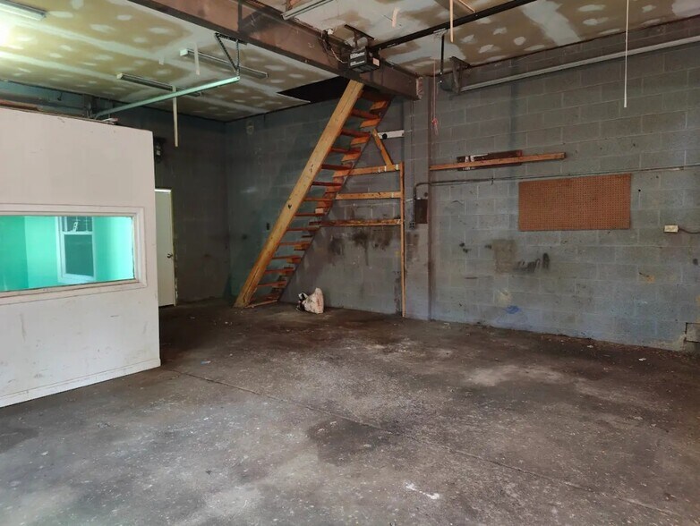 More Photos Of 56 Park Ave, Summit Auto Repair For Lease