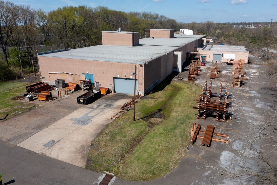 More Photos Of 299 Canal Rd, Fairless Hills Warehouse For Lease