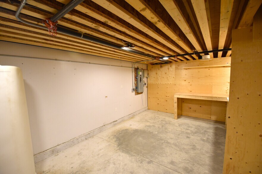 More Photos Of 9903 209 St NW, Edmonton Warehouse For Sale