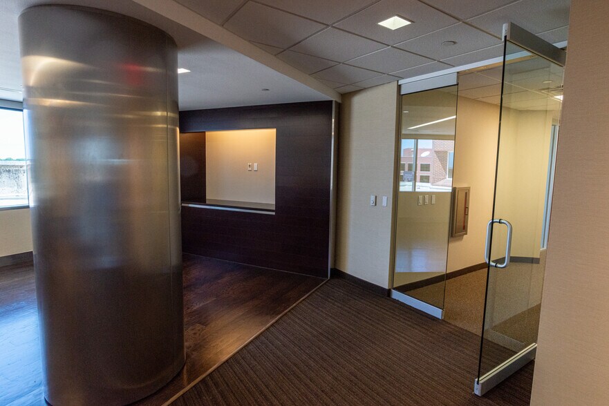 More Photos Of 1600 N Redbud Blvd, McKinney Office For Sale