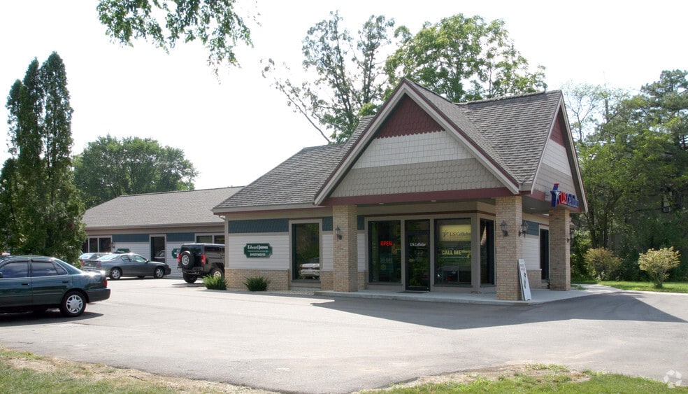 More Photos Of 1001 Madison Ave, Fort Atkinson Freestanding For Lease