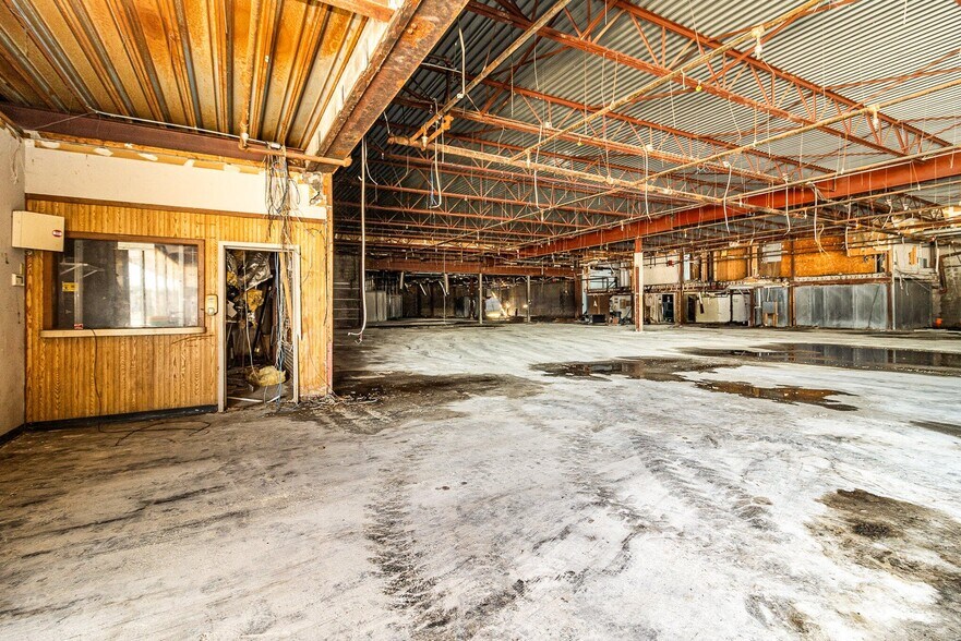 More Photos Of 3232 Central Ave, Lake Station Supermarket For Lease