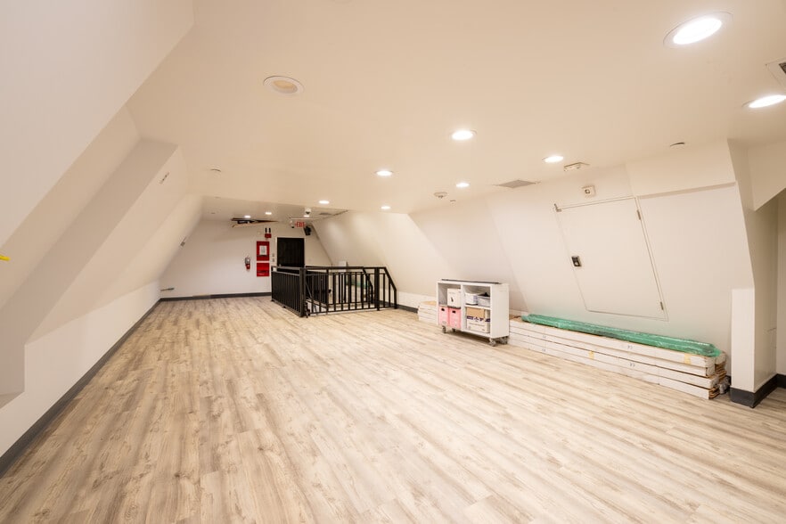 More Photos Of 8925 W Olympic Blvd, Beverly Hills Storefront Retail Office For Sale