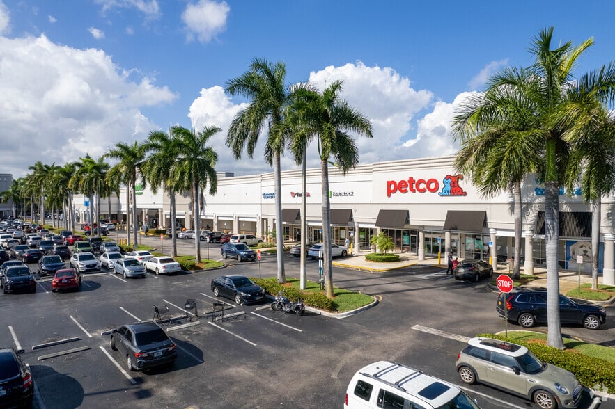 More Photos Of 969-1009 E Commercial Blvd, Oakland Park Unknown For Lease