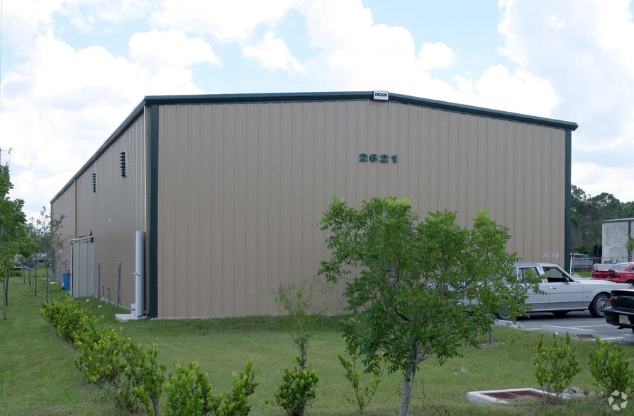 More Photos Of 2621 NE 9th Ave, Cape Coral Warehouse For Lease