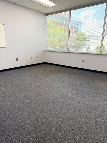 More Photos Of 277 Martin Luther King Jr Blvd, Macon-Bibb Office For Lease