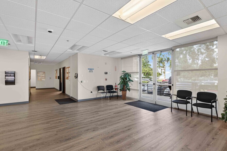 More Photos Of 9031 N Lurline Ave, Chatsworth Distribution For Lease